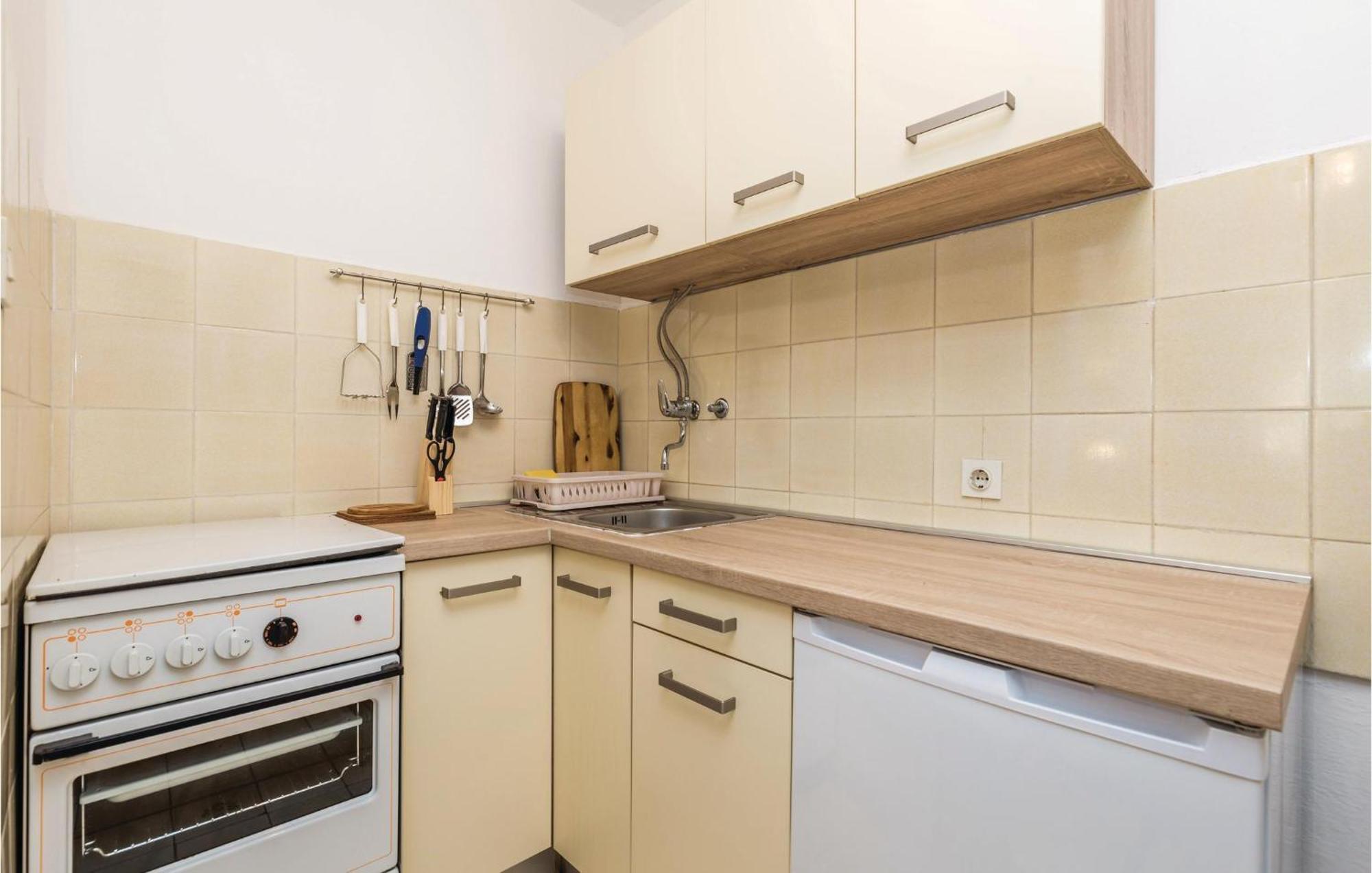 Stunning Apartment In Barbat-Rab With Wifi Barbat na Rabu Ngoại thất bức ảnh