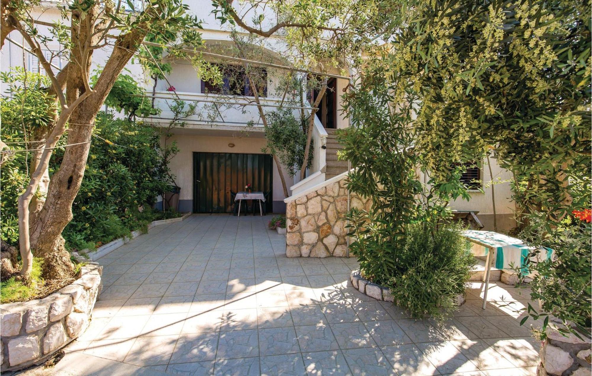 Stunning Apartment In Barbat-Rab With Wifi Barbat na Rabu Ngoại thất bức ảnh