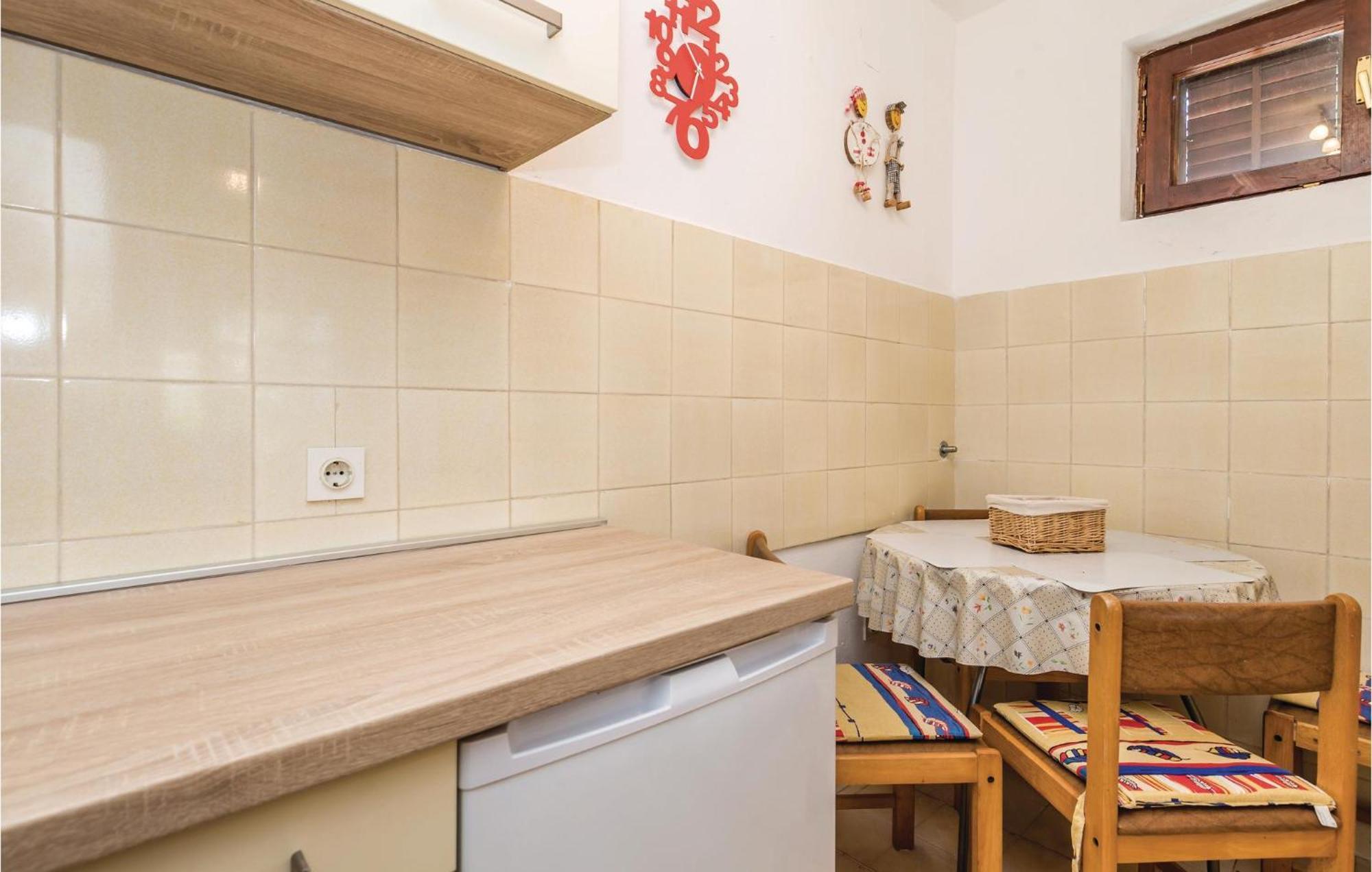 Stunning Apartment In Barbat-Rab With Wifi Barbat na Rabu Ngoại thất bức ảnh