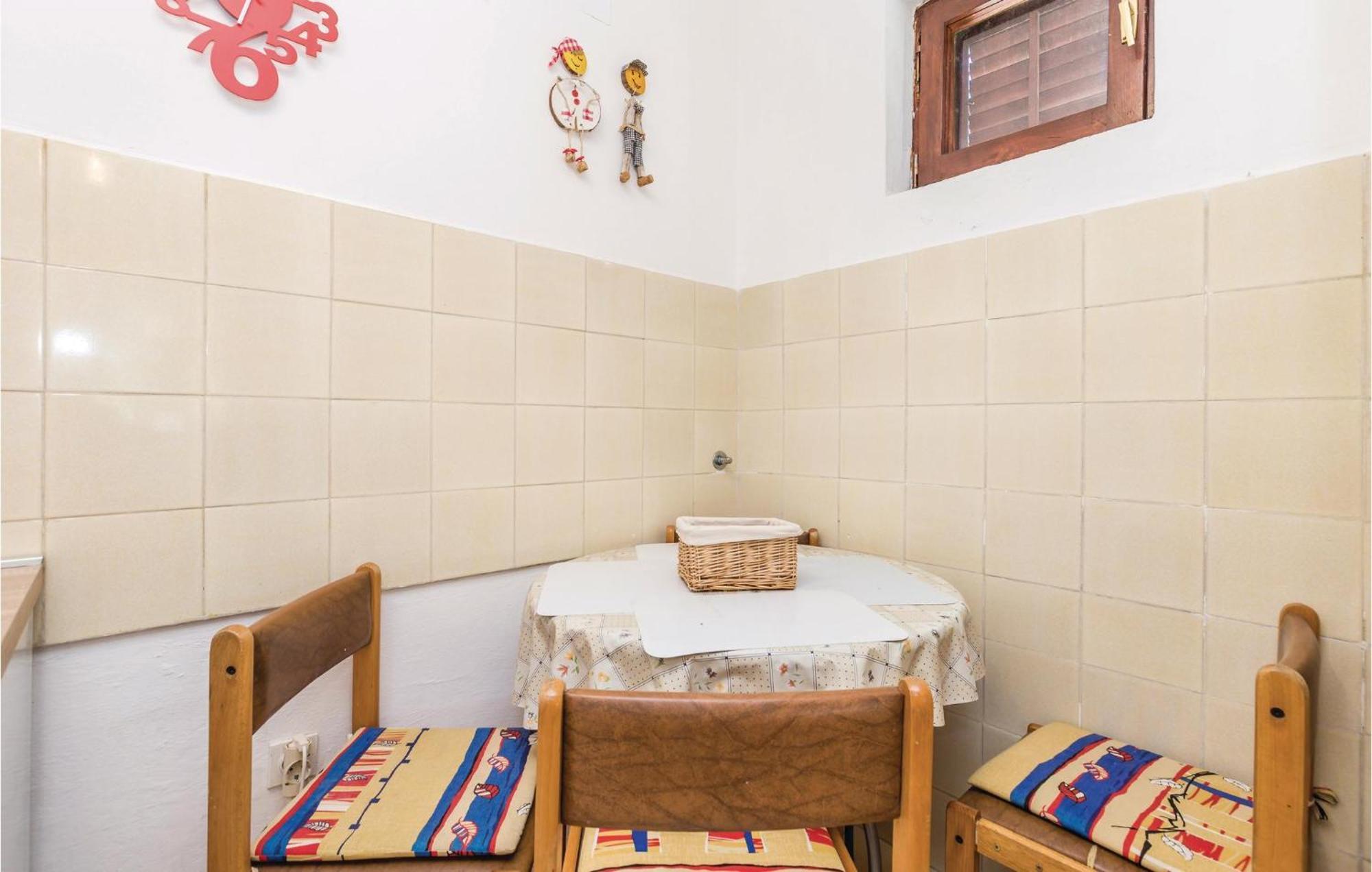 Stunning Apartment In Barbat-Rab With Wifi Barbat na Rabu Ngoại thất bức ảnh