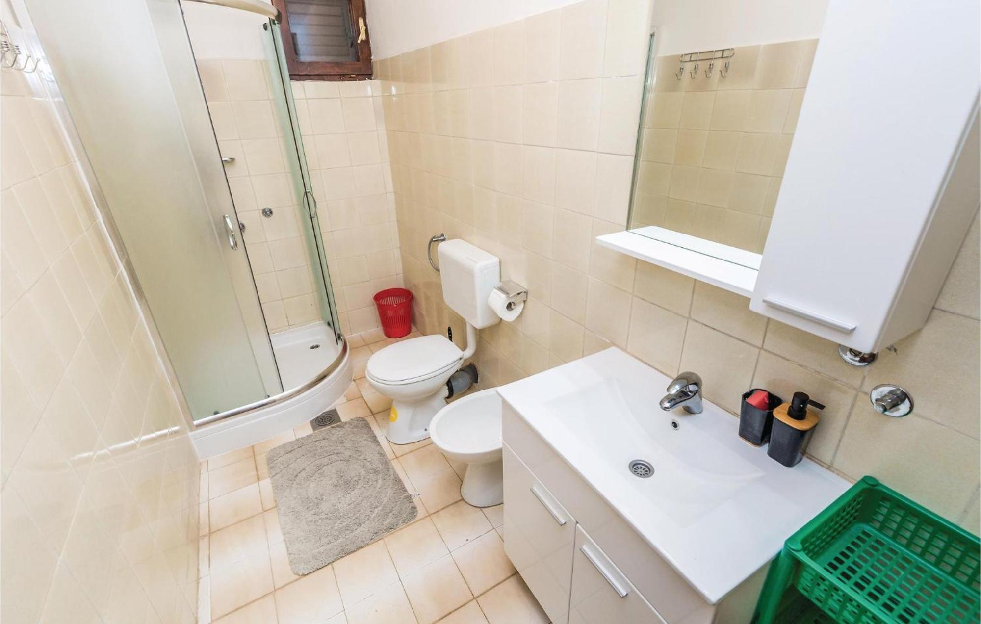 Stunning Apartment In Barbat-Rab With Wifi Barbat na Rabu Ngoại thất bức ảnh