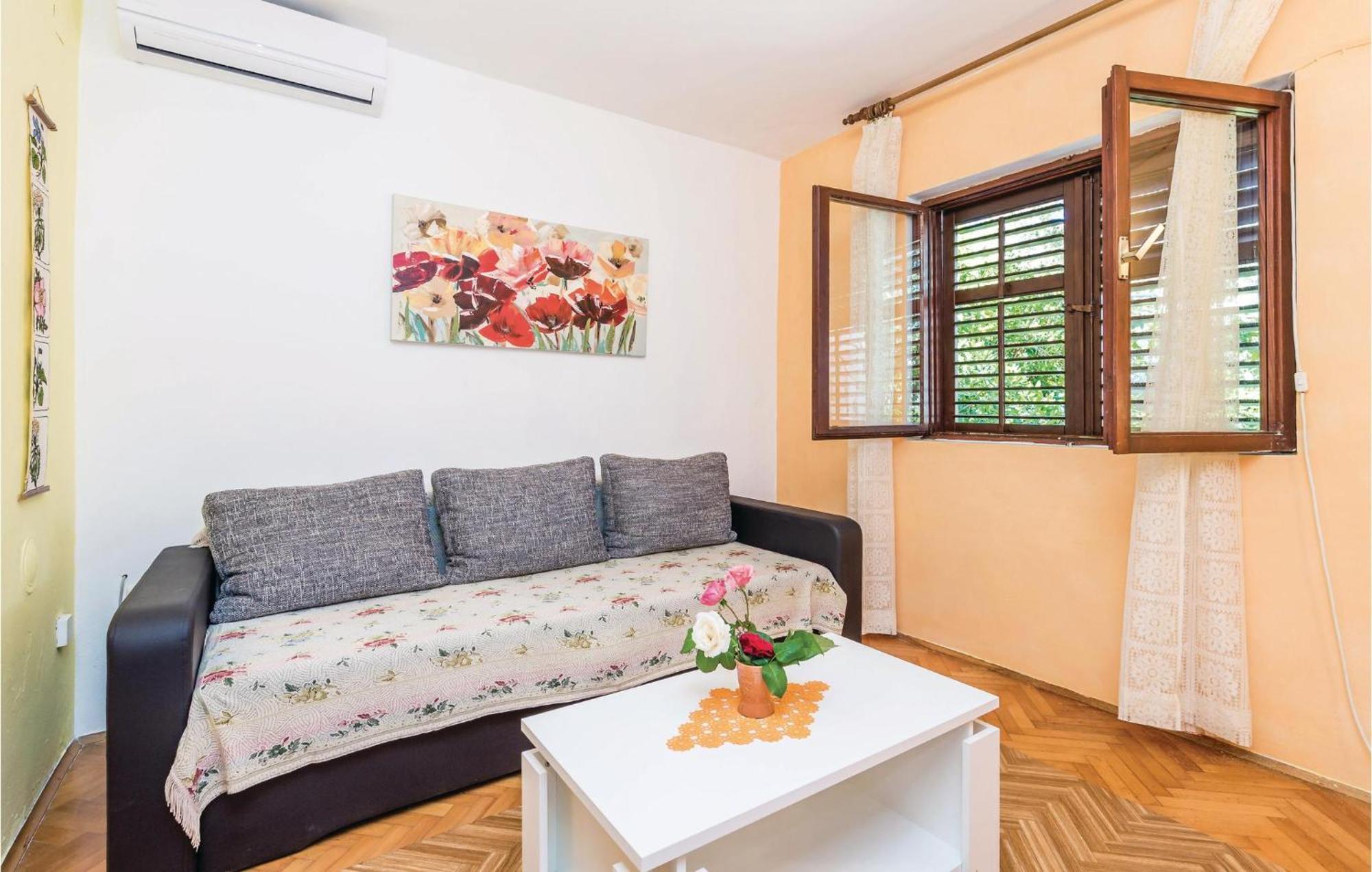 Stunning Apartment In Barbat-Rab With Wifi Barbat na Rabu Ngoại thất bức ảnh