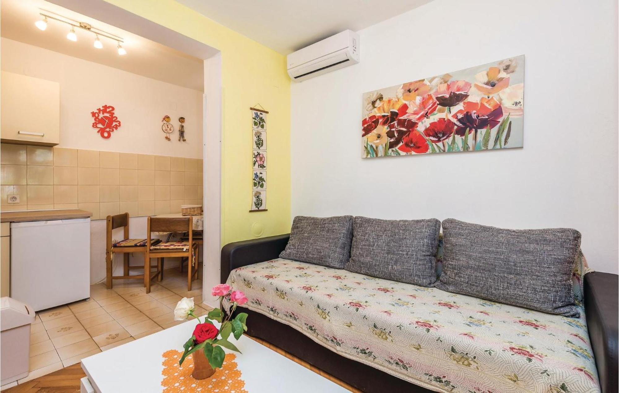 Stunning Apartment In Barbat-Rab With Wifi Barbat na Rabu Ngoại thất bức ảnh