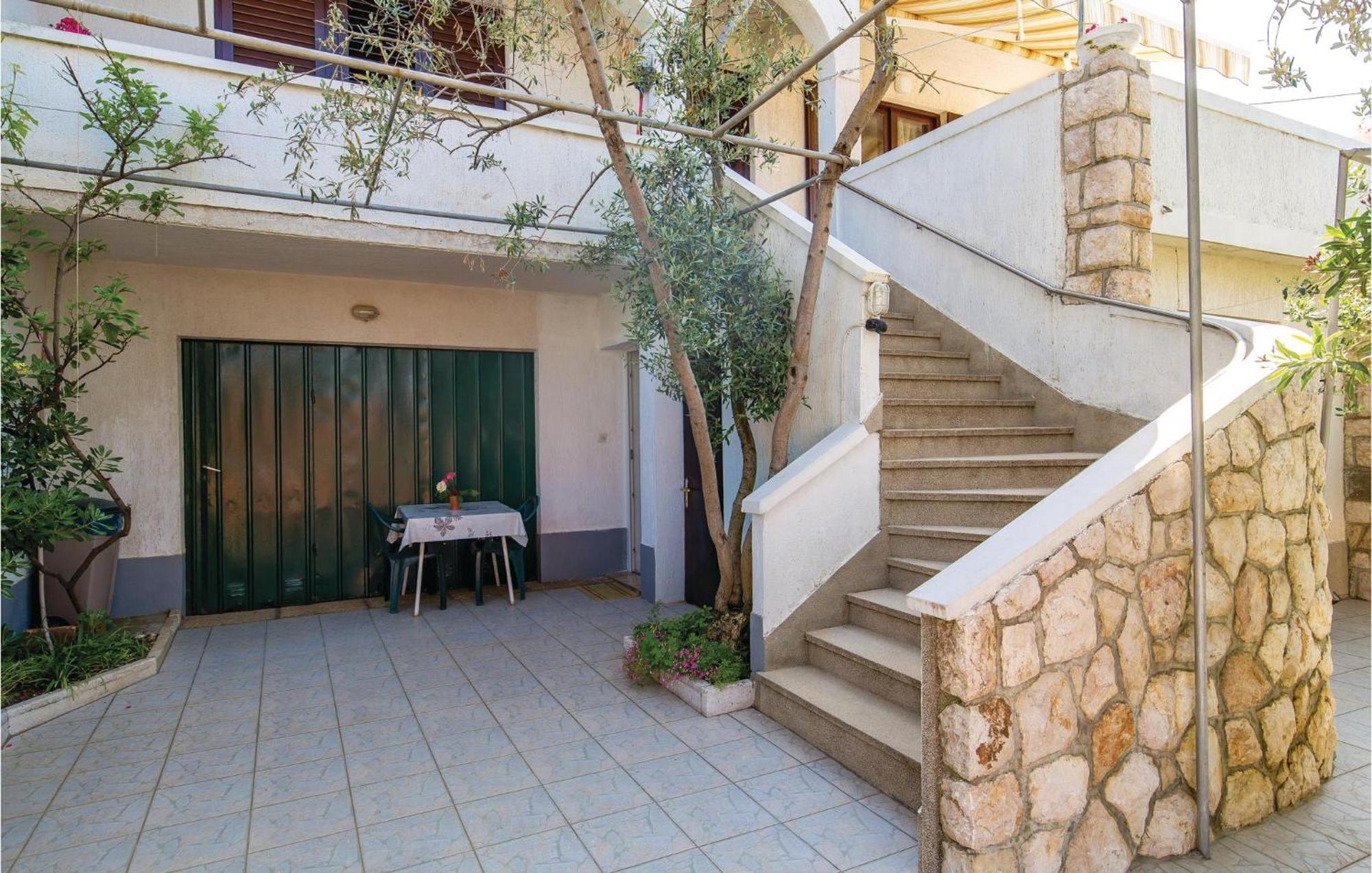 Stunning Apartment In Barbat-Rab With Wifi Barbat na Rabu Ngoại thất bức ảnh