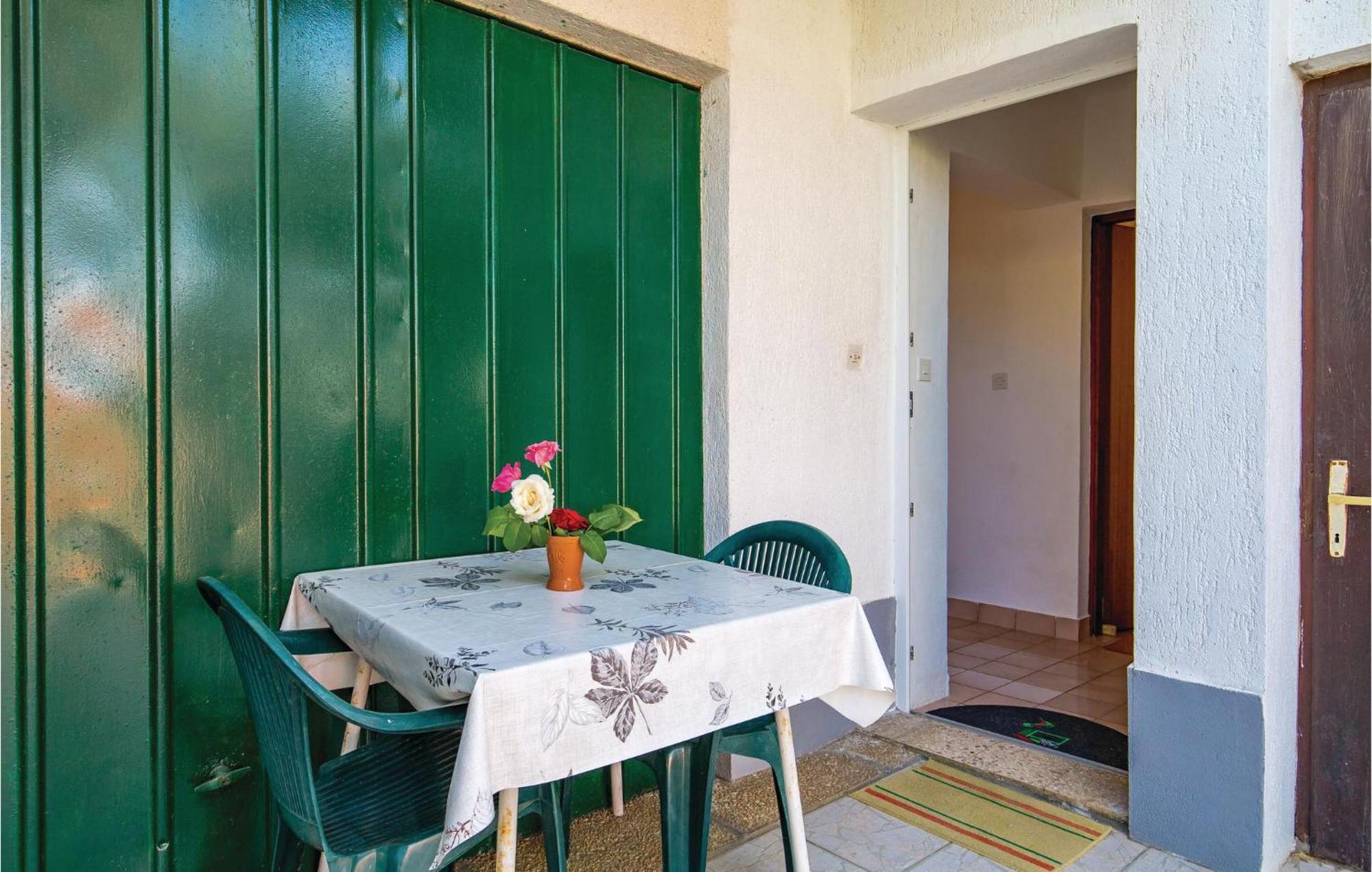 Stunning Apartment In Barbat-Rab With Wifi Barbat na Rabu Ngoại thất bức ảnh